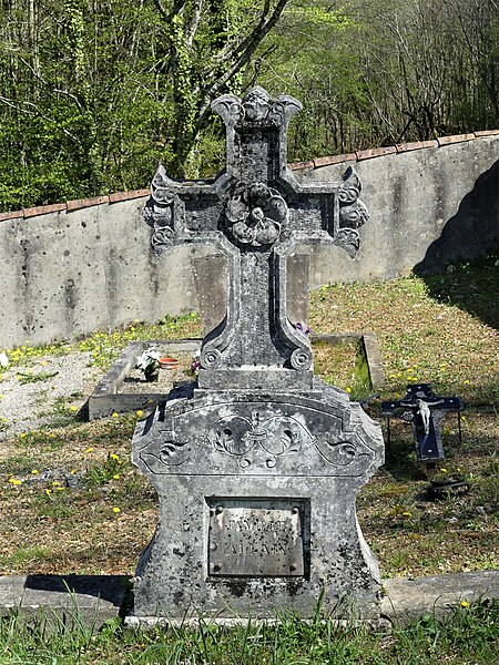 File:Breuilh cimetière croix.jpg