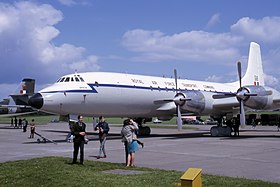 Ben alors... çà date ! - Page 67 280px-Bristol_britannia_on_ground_in_1964_arp