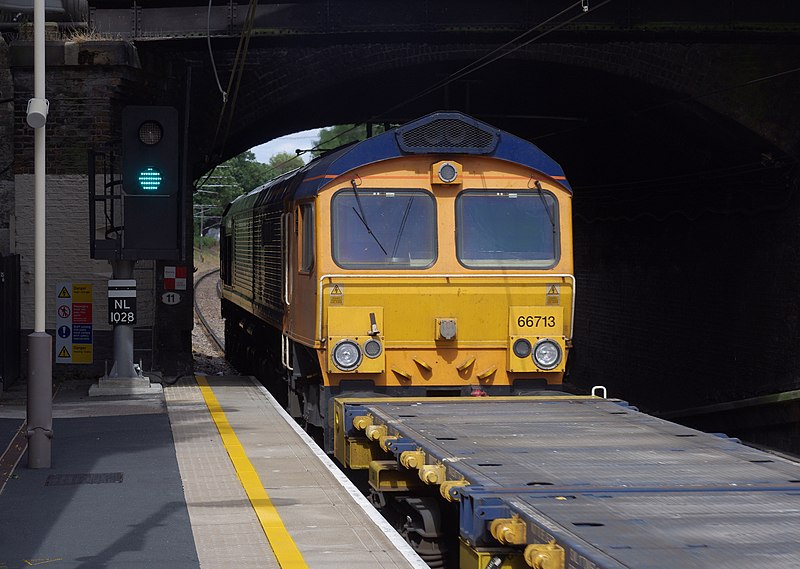 File:Brondesbury Park railway station MMB 04 66713.jpg