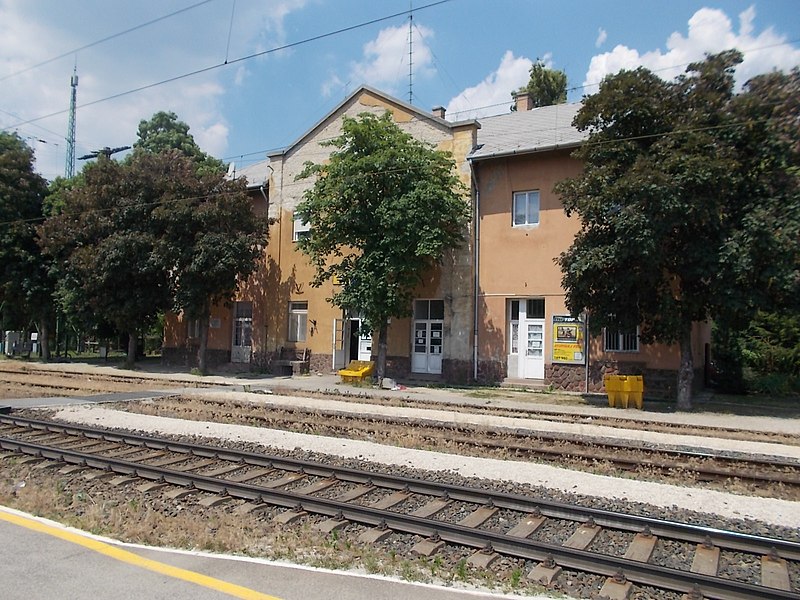 File:Budaörs vasútállomás, 2017.jpg