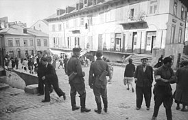 Dois soldados alemães no Gueto de Lublin (maio de 1941)