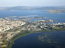 Le liman (au premier plan) dans sa partie contiguë à la mer Noire.