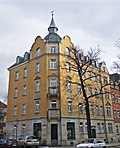 Apartment house in half-open development with fencing