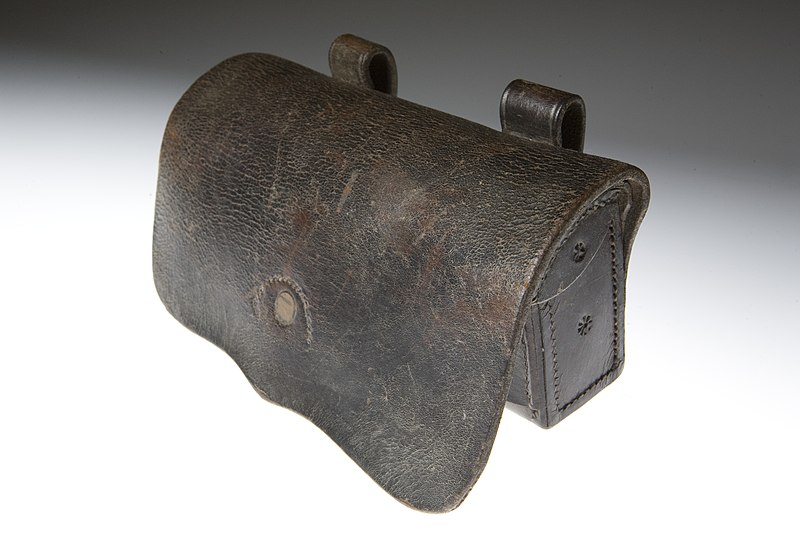 File:Burnside Carbine Cartridge Box by J.B. Sickles and Co., St. Louis.jpg