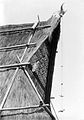 Detailopname van een puntgevel van het dak van een Karo Batak woonhuis