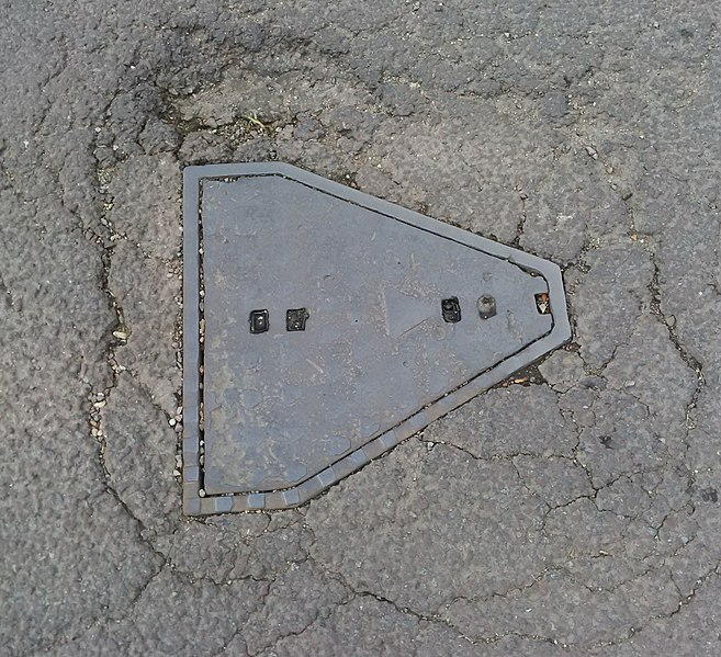 File:Cambridgeshire Manhole.jpg
