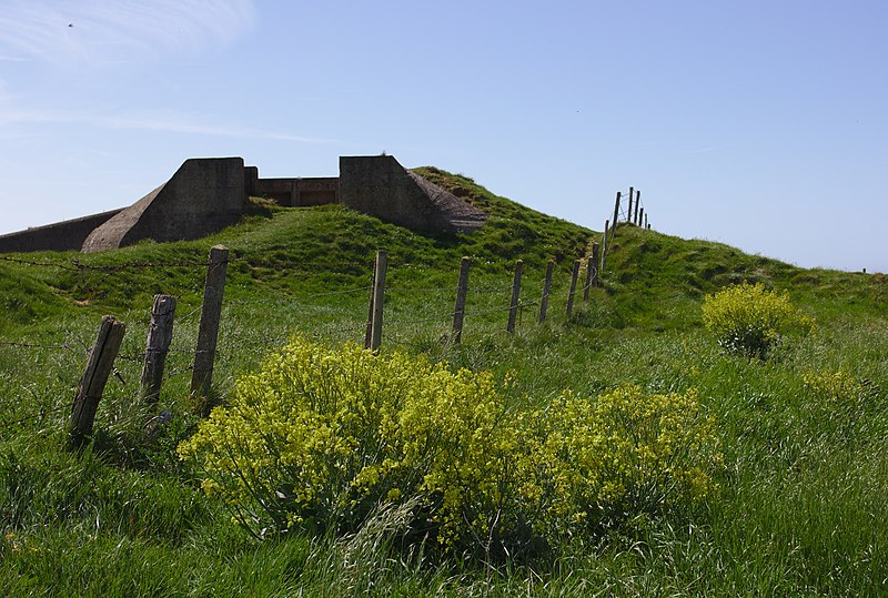 File:Cap-d'Antifer garage.jpg