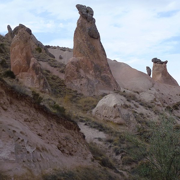 File:Cappadocia, Zelve Pasabagi Valley - panoramio (1).jpg