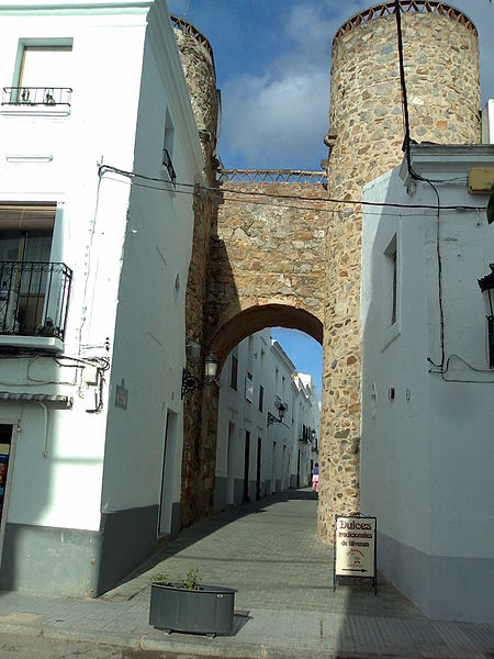 File:Castelo de Olivença - 1.jpg