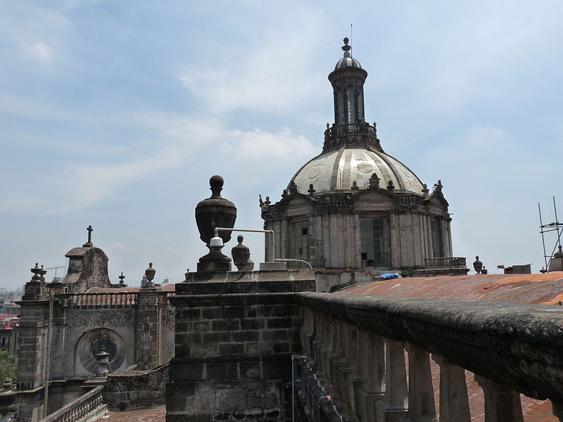 File:Catedral y Sagrario Metropolitano, cupulas.JPG