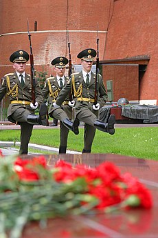 Changing Guard Alexander Garden Moscow.hires.jpg