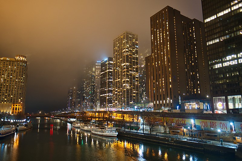 File:Chicago River and skyscrapers in cloud (52039107494).jpg