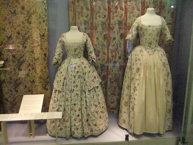 File:Chintz dresses, Victoria & Albert Museum, London - DSCF0380.JPG