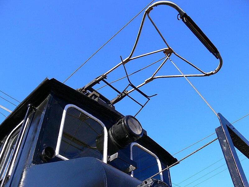 File:Choshi Electric Railway Deki 3 Bow collector.JPG