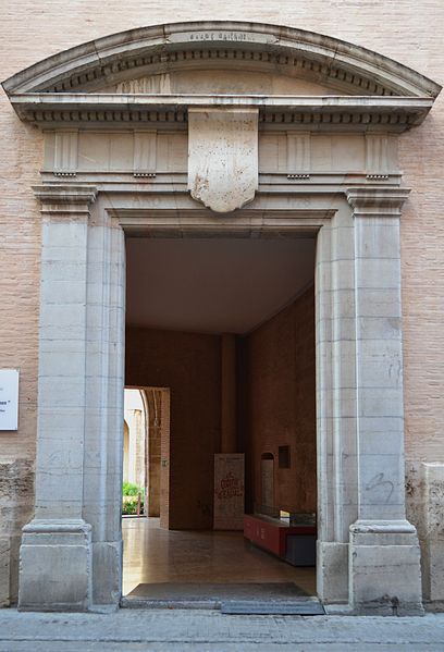File:Convent del Carme de València, portalada neoclàssica.JPG