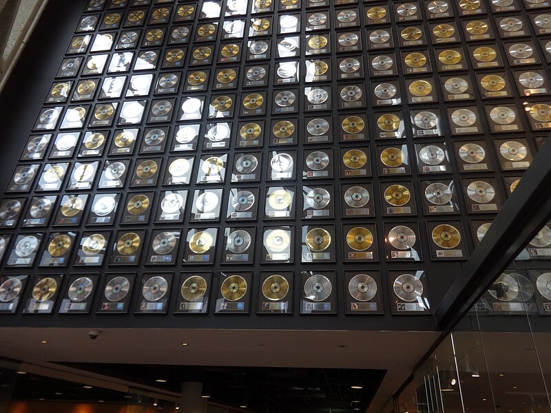 File:Country Music Hall of Fame interior, gold and platinum selling records.jpg