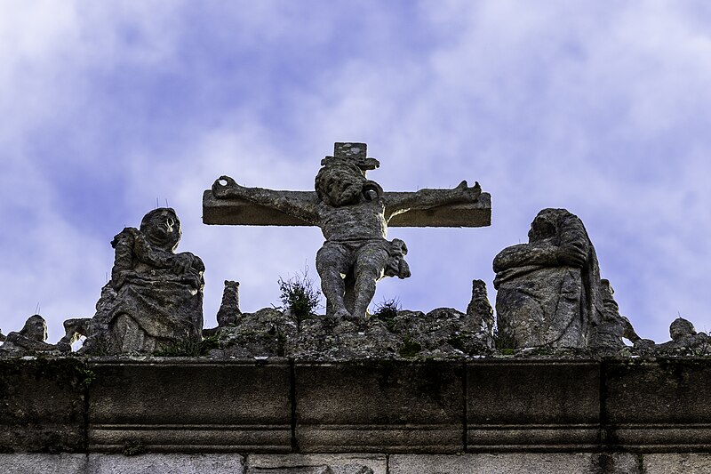 File:Cruz na basílica de Santa María.jpg