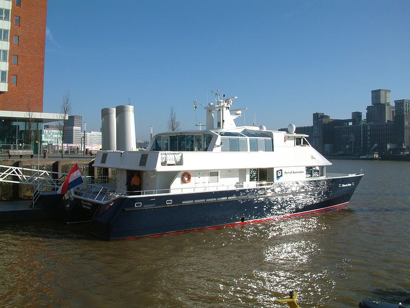 File:De NIEUWE MAZE van het Havenbedrijf op de Nieuwe Maas (04).JPG