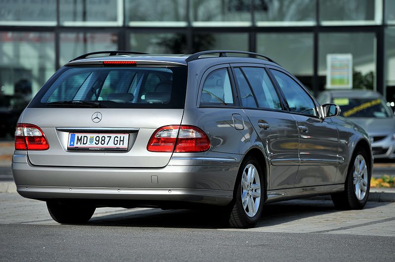 File:E320 CDI T rear right.jpg