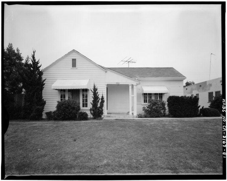 File:EXTERIOR, FRONT FACADE - North Broadway Park District, 2330 North Broadway Street (House), Santa Ana, Orange County, CA HABS CAL,30-SANA,1-E-1.tif