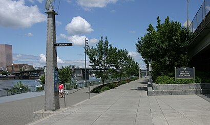 How to get to Vera Katz Eastbank Esplanade with public transit - About the place