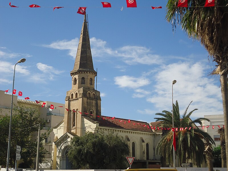 File:Eglise d'El Aouina façades est et nord.jpg