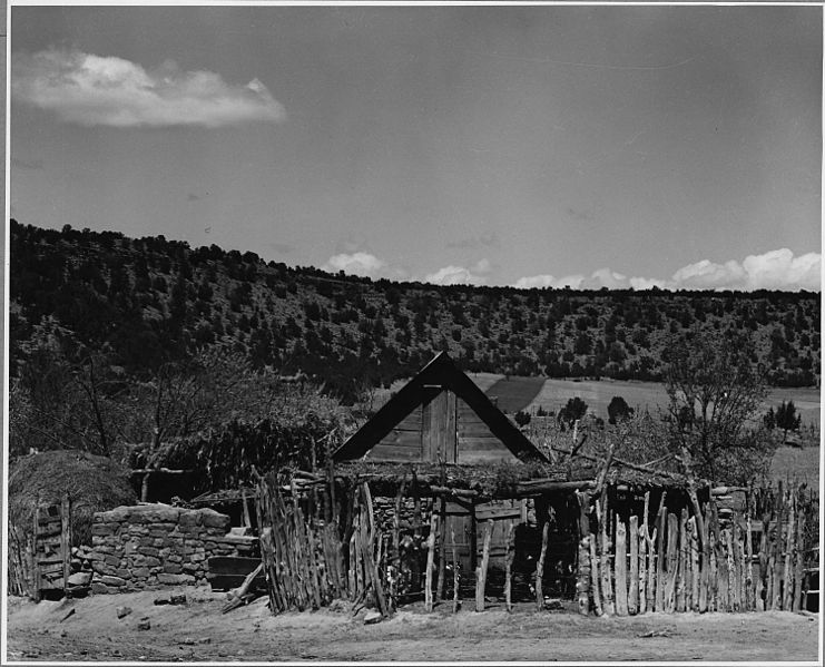 File:El Cerrito, San Miguel County, New Mexico. A complete farm unit - a storage shed with a tight roof, . . . - NARA - 521159.jpg