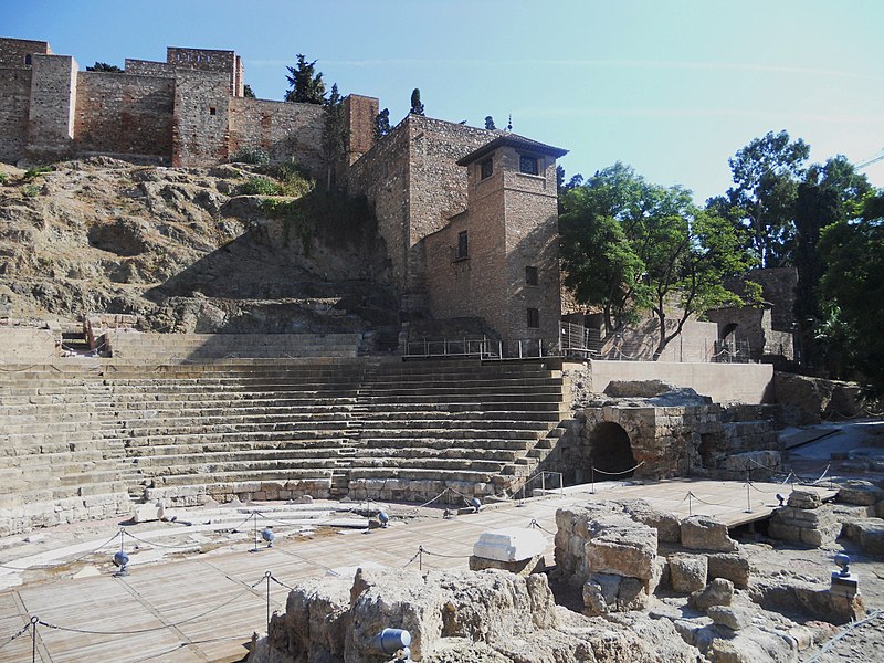 File:El teatro romano de Málaga.JPG