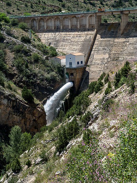 File:Embalse del Arquillo de San Blas 6.jpg