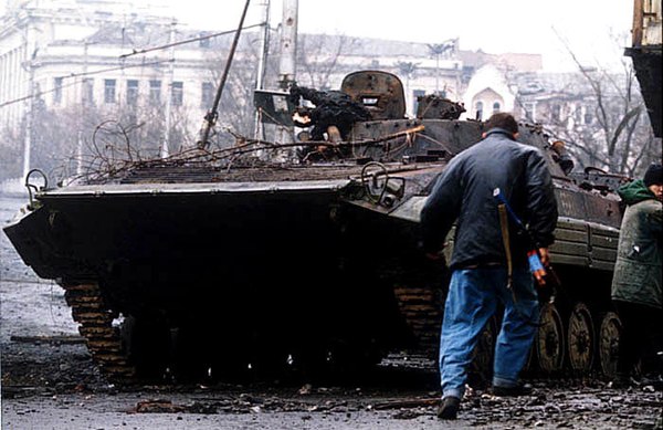 Декабрь 1995. Майкопская бригада 31.12.1994 штурм Грозного. Штурм Грозного 1994-1995 БМП. Чечня 1994 штурм Грозного.