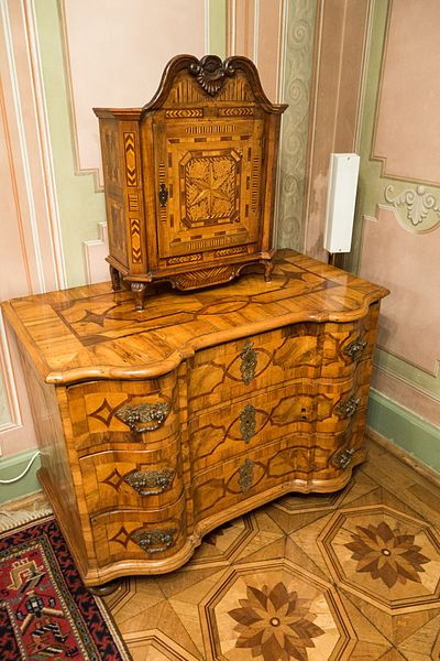 File:Exceptional woodworking in chest of drawers (25936506025).jpg