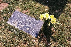 Fay Wray headstone.jpg