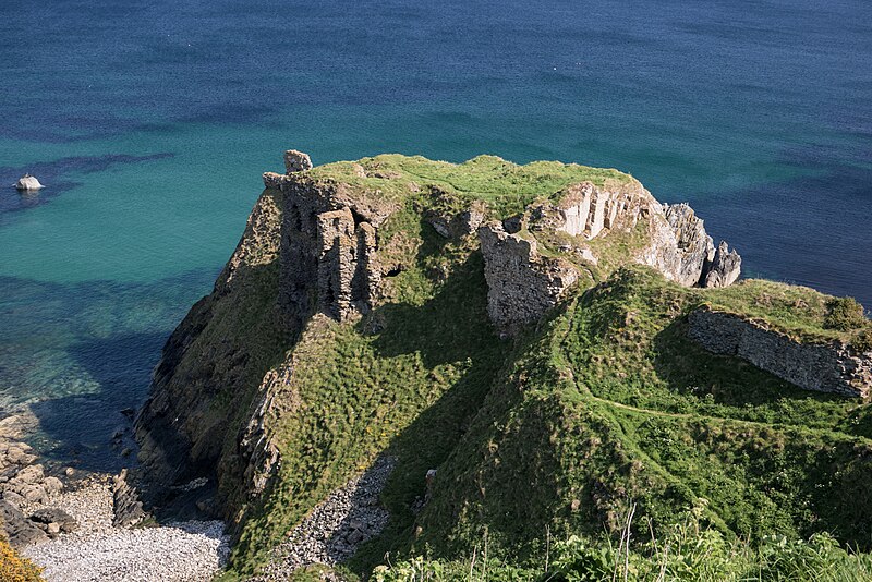 File:Findlater Castle, Aberdeenshire.jpg