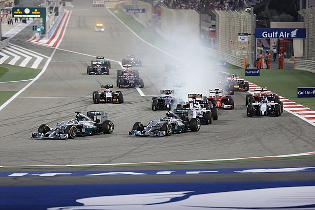 Start of the Formula One 2014 Bahrain Grand Prix