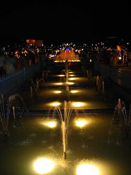 File:Fountain 3.JPG - Wikimedia Commons