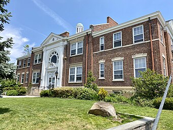 Front of North Hempstead Town Hall, Manhasset, New York.jpg