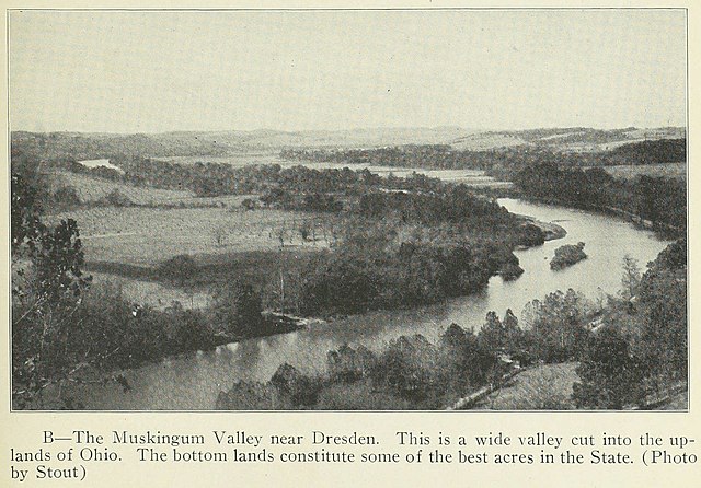 The Muskingum Valley near Dresden, seen in 1923 from the "Geography of Ohio"
