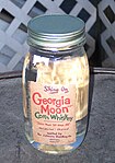 禁酒法時代の密造酒と同じく熟成を30日以内としたコーン・ウイスキーの『Georgia Moon』。ラベル上部には『shine』の文字も見える。