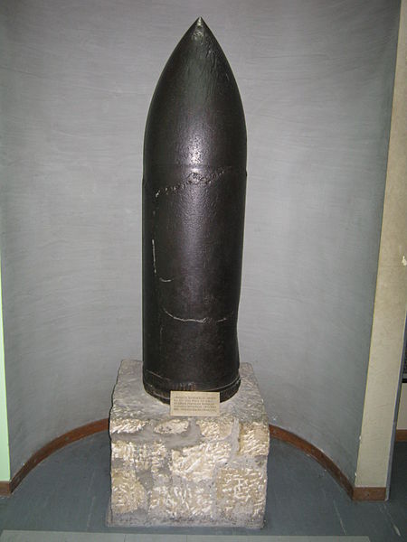File:German mortar shell. 420 M.M.JPG