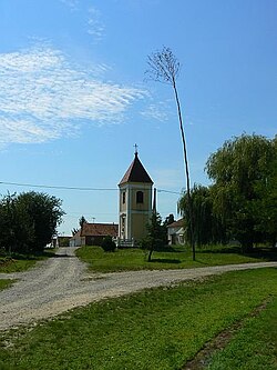 Gornje Predrijevo, zvonik u centru sela