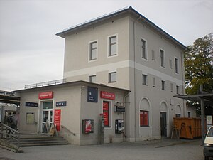 Қайта салу Bahnhof Empfangsgebäude.JPG