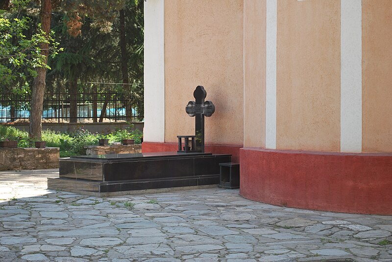 File:Grave of Angelarios of Ohrid and Macedonia.JPG