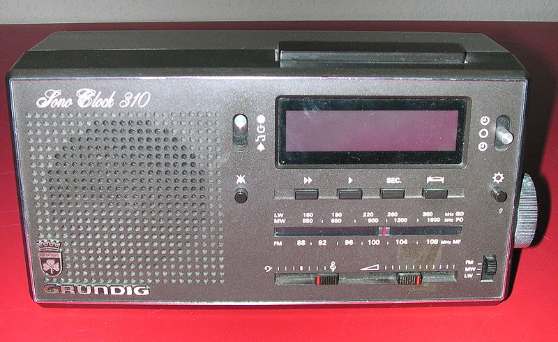 File:Grundig Sonoclock 810.jpg