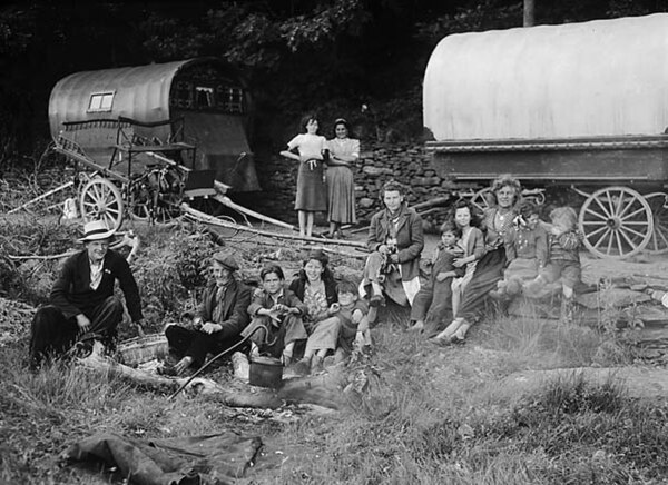 Gypsies camping. Welsh Romanies near Swansea, 1953