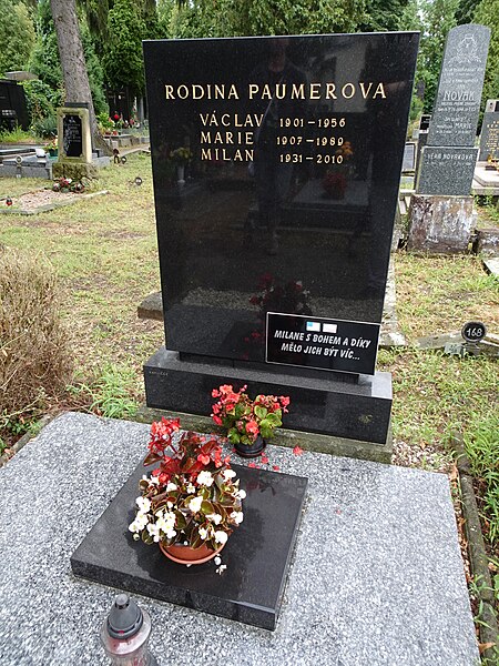 File:Hřbitov Poděbrady-Kluk (2021) 15.jpg