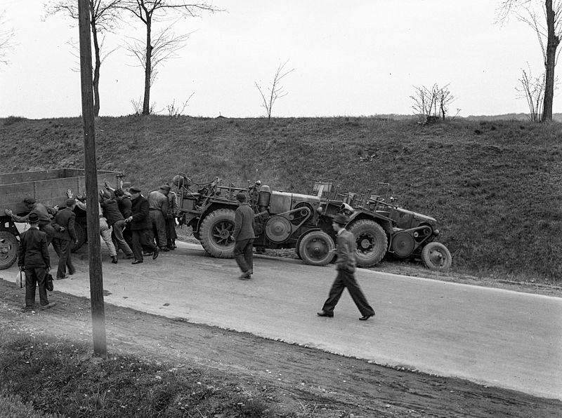 File:H.S.C.S-brand, tractor, wreck, Hungarian brand Fortepan 72706.jpg