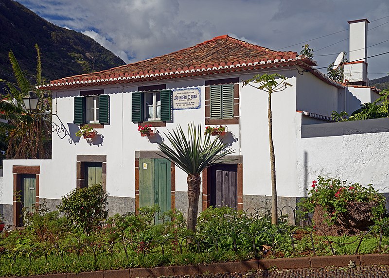 File:House measure Machico Joao Teixeira de Aguiar. Madeira, Portugal.jpg