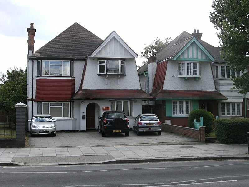 File:Houses on Golders Green Road, London NW11.jpg