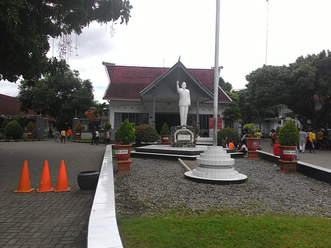 ISTANA GEBANG - panoramio