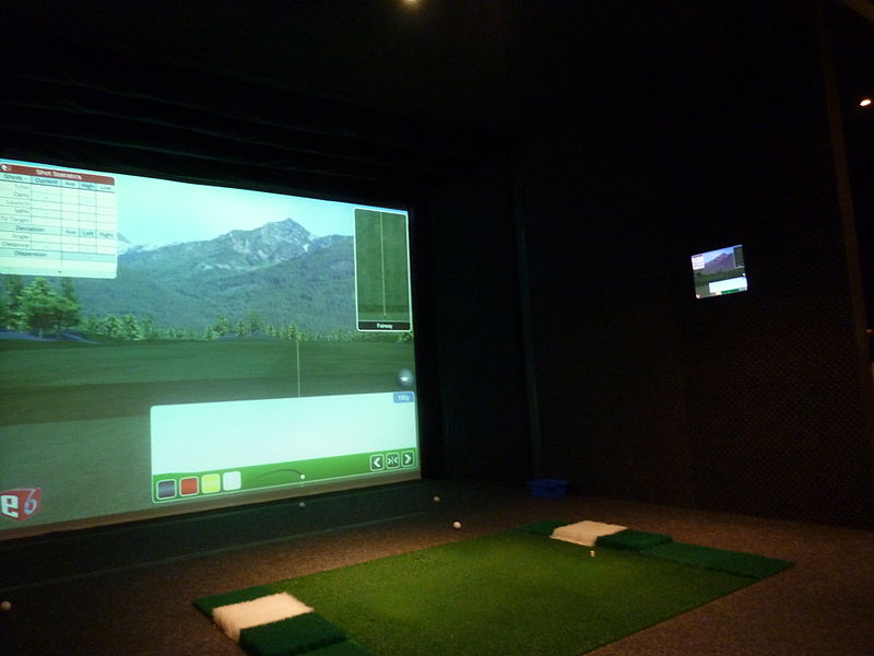 File:Indoor golf simulator.JPG